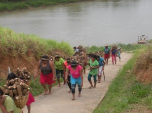 Women returning with yuca